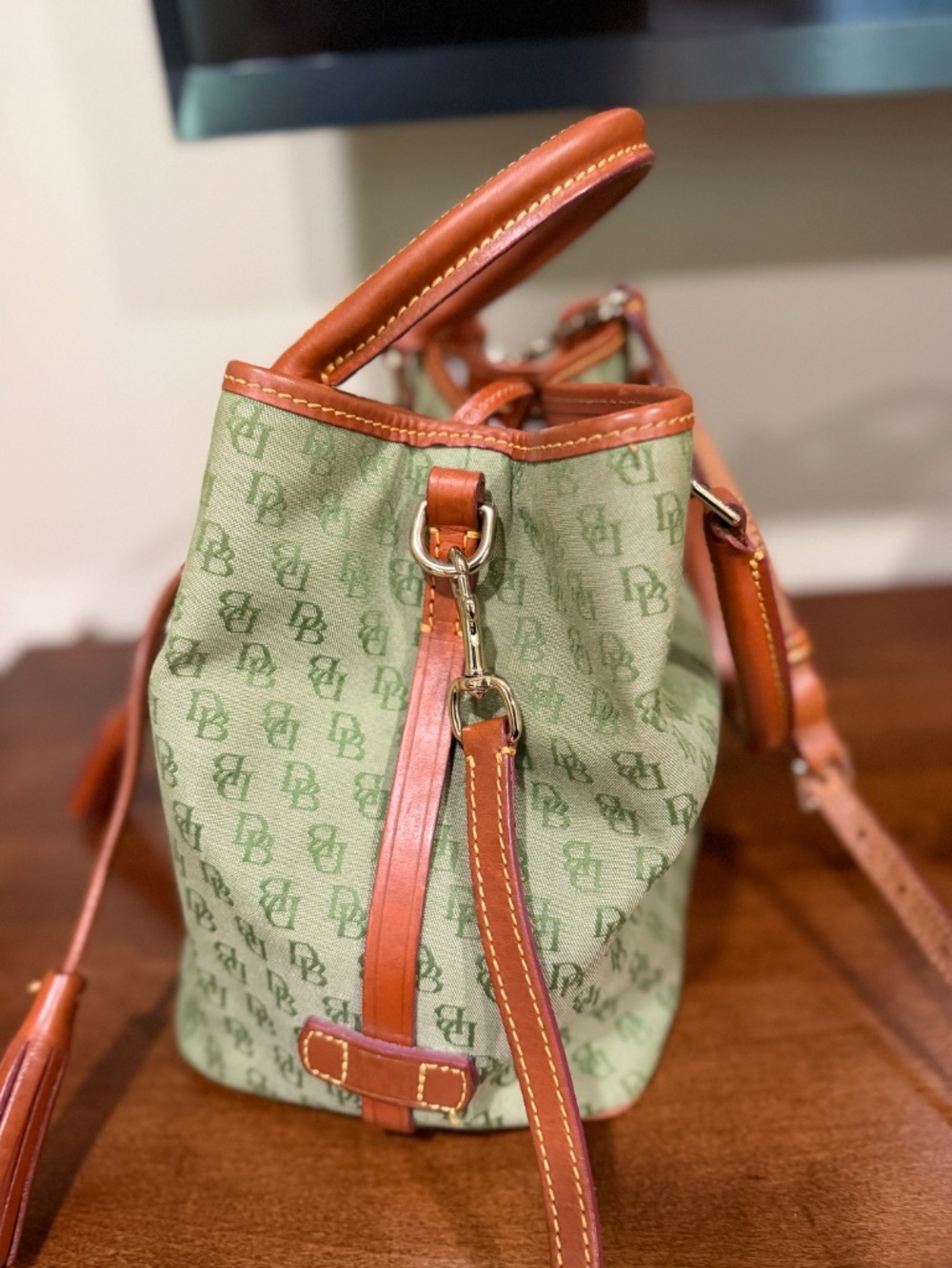 Green Dooney & Bourke Bucket Bag - Picture 2 of 4
